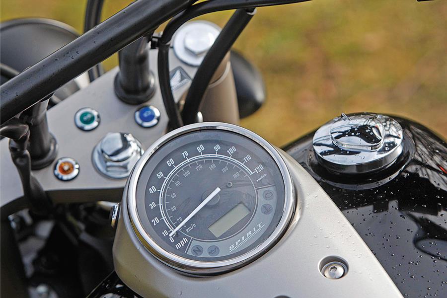 Honda Shadow 750 instrument panel