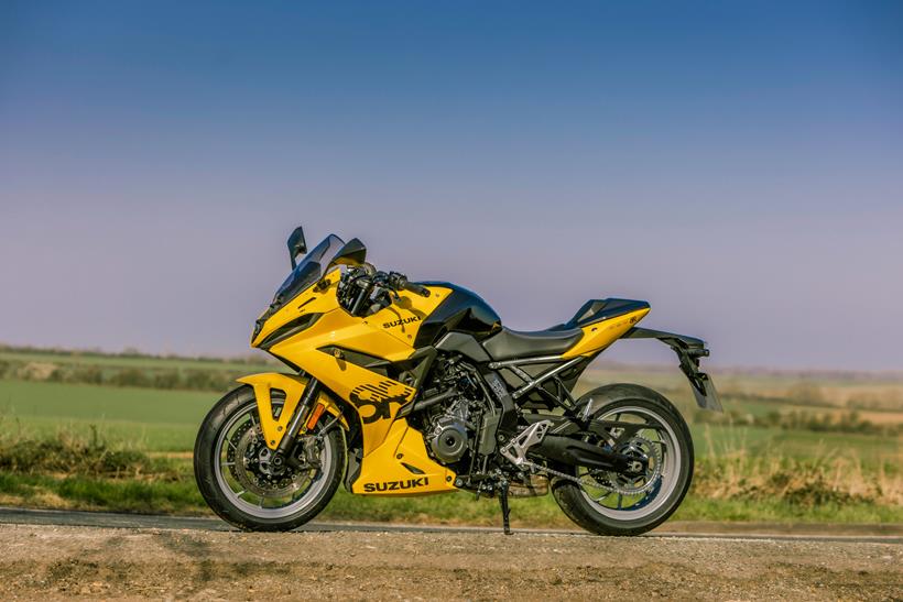 Suzuki GSX-8R Kiiro left-side view