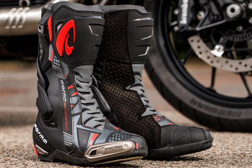 Forma Phantom motorcycle boots_looks
