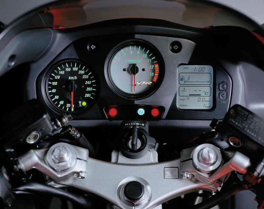 Honda VFR800i motorcycle review - Instruments