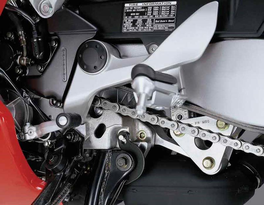 Honda VFR800i motorcycle review - gear lever detail