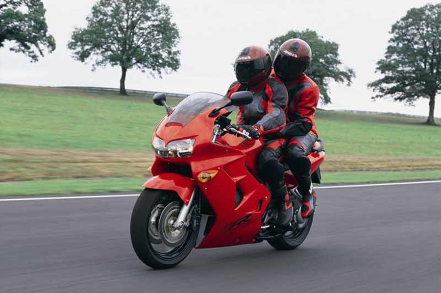 Honda VFR800i motorcycle review - Riding with pillion