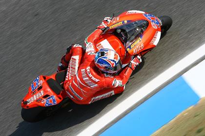 Casey Stoner got the better of Valentino Rossi yet again, this time in final practice