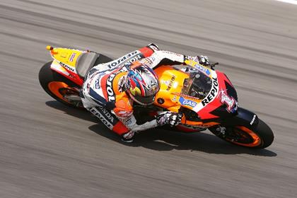 Nicky Hayden has put last year's disastrous Estoril MotoGP round behind him by taking pole in Portugal