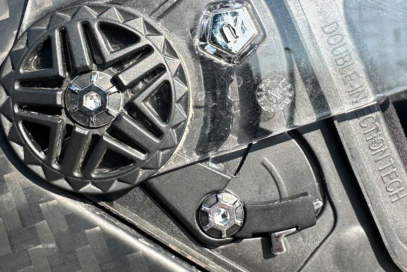 LS2 Carbon GP Aero visor mechanism
