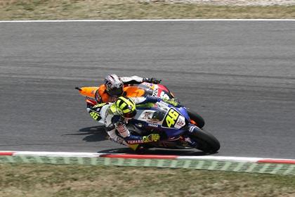 Valentino Rossi held off Dani Pedrosa to take the win at Estoril