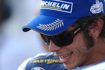 Yamaha's Valentino Rossi has laughed off a Ryanair advert making reference to his tax investigation 