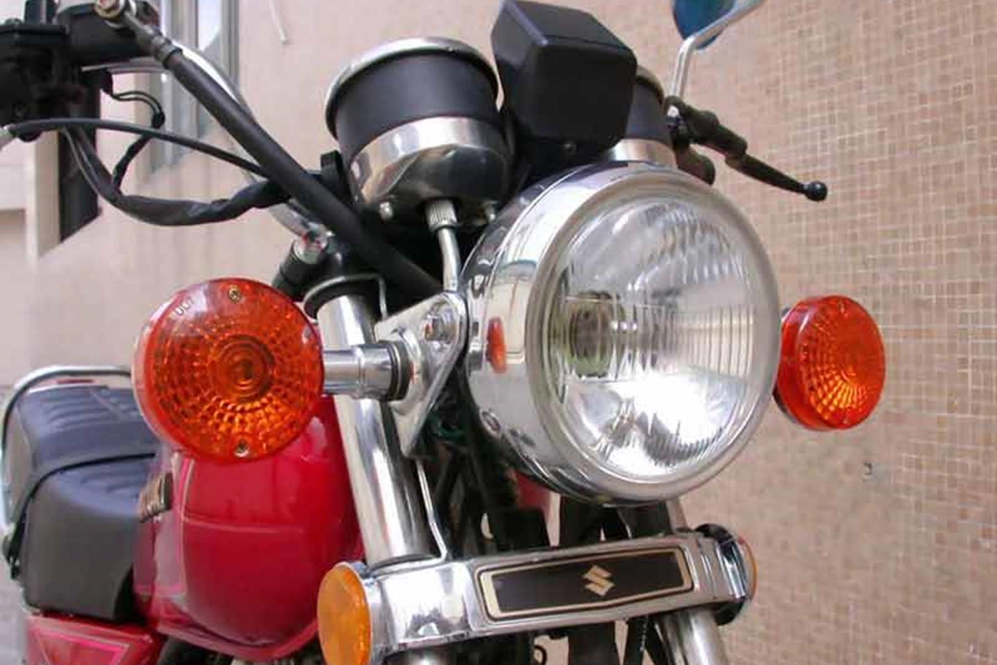 Suzuki GN125 (1994-2001) Review | Speed, Specs & Prices