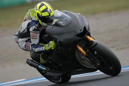 Valentino Rossi is testing the 2008 Yamaha in Japan (Pic: Shigeo Kibiki)