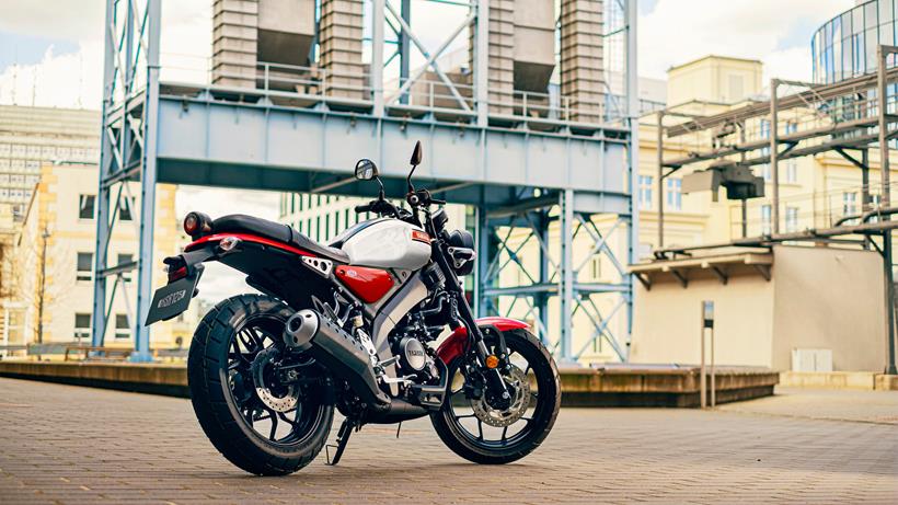 Yamaha XSR125 exhaust view