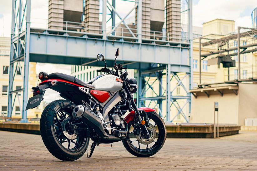 Yamaha XSR125 exhaust view