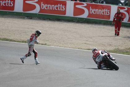 Troy Bayliss made a mad dash back to the pits for his second bike after crashing but immediately set provisional pole