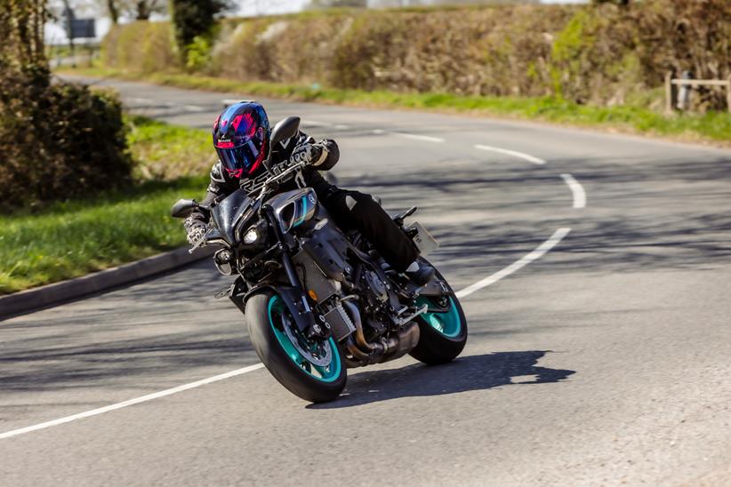 Shark Aeron being used on a Yamaha MT-10