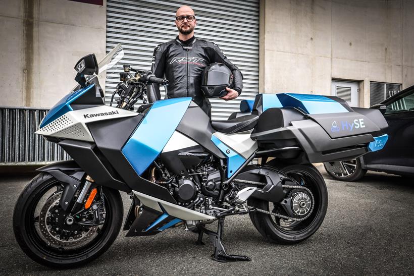 Kawasaki HySE prototype side with rider