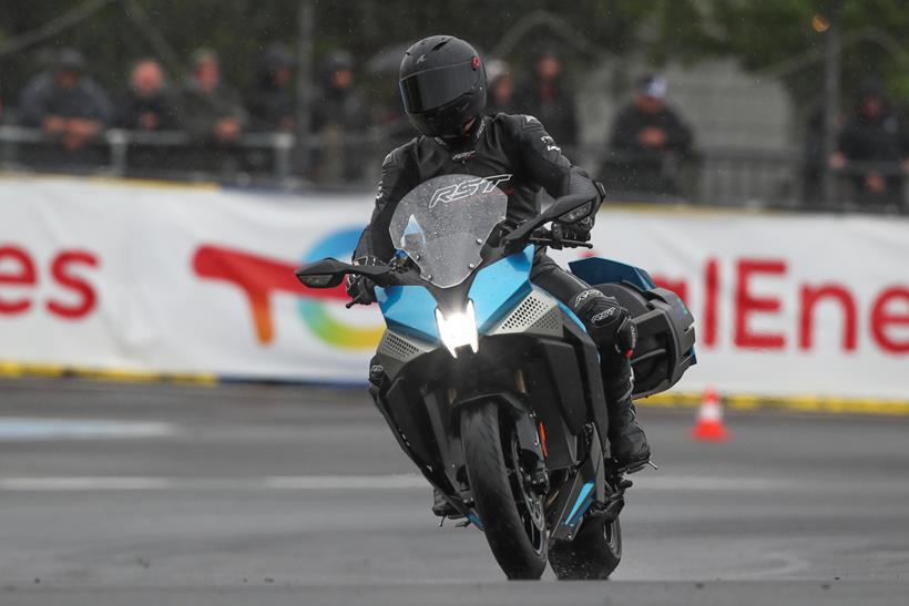 Kawasaki HySE prototype ridden on track at Le Mans