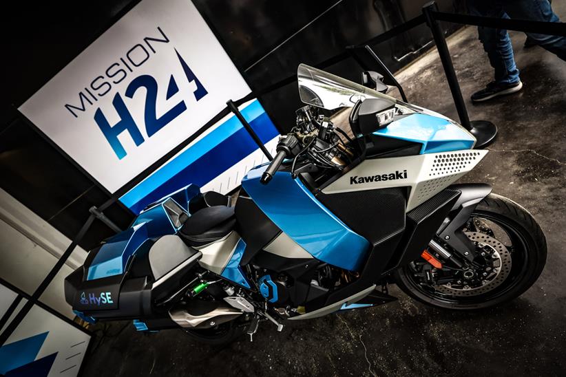 Kapika Le Mans의 Kawasaki H2 Hyse 자전거 사용자