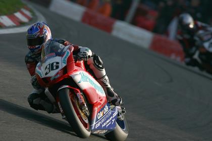 Gregorio Lavilla took the double win at the final British Superbikes round for 2007