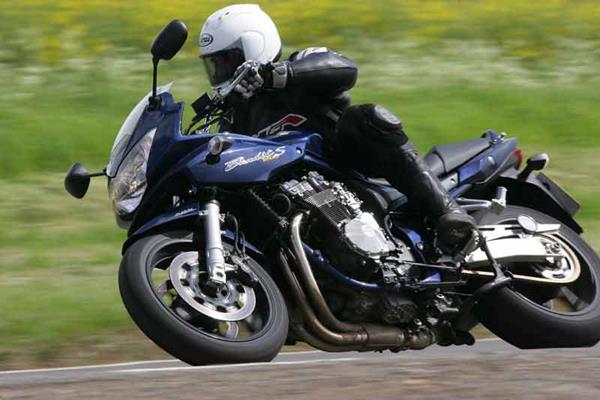 Suzuki GSF1200 Bandit motorcycle review - Riding