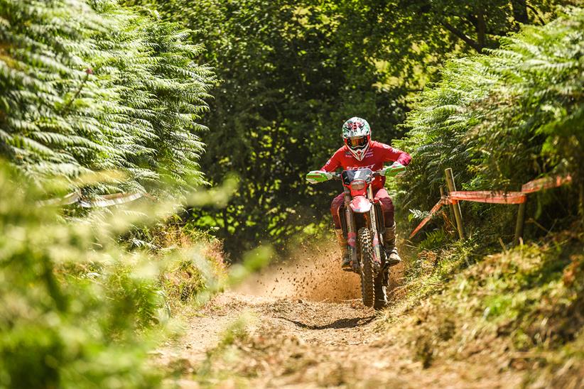 Honda CRF Rider One Enduro Trail과 함께 코스를 타고