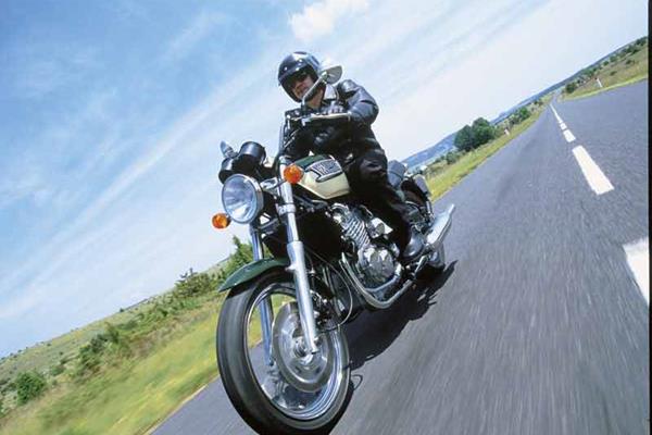 Triumph Thunderbird 900 motorcycle review - Riding