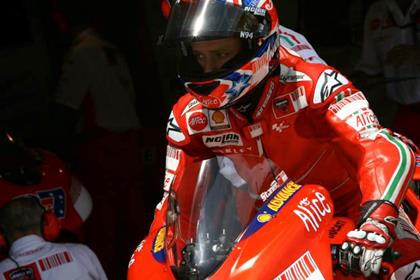 Casey Stoner wins his 10th race of 2007 at Sepang as Valentino Rossi salvages fifth place