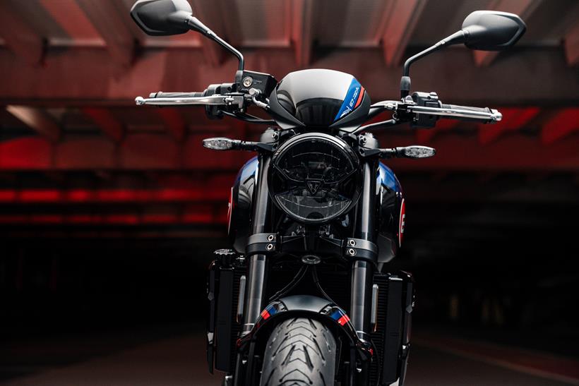 Triumph Trident 660 Triple Tribute front end