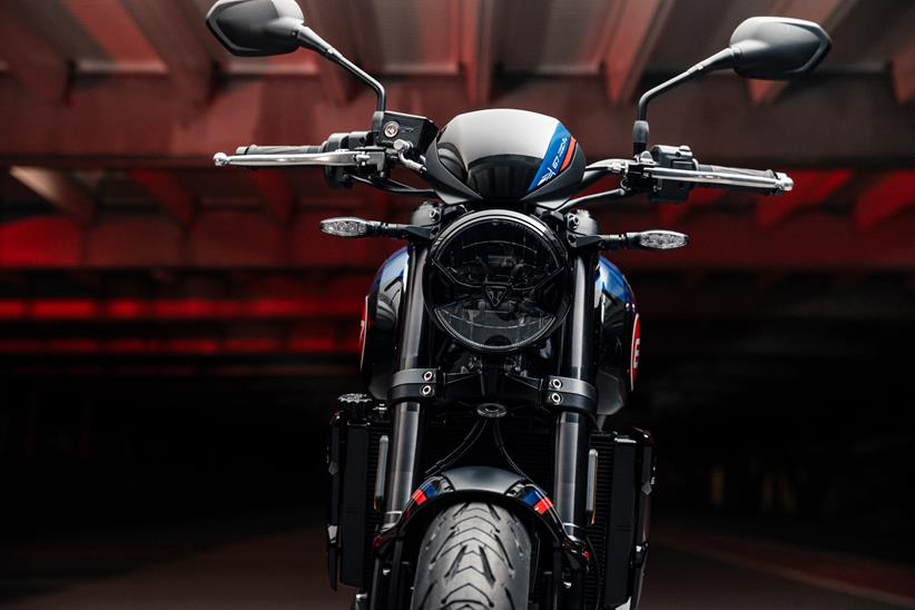 Triumph Trident 660 Triple Tribute front end