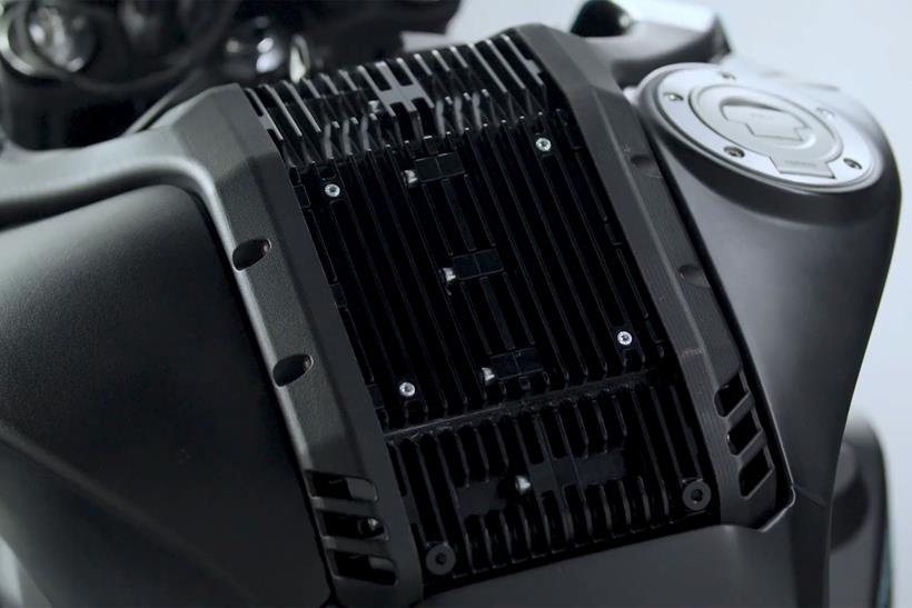 Yamaha MT-09 البنزين/الكهربائي تصميم خزان الوقود الهجين Yamaha MT-09 البنزين/الكهربائي تصميم خزان الوقود الهجين