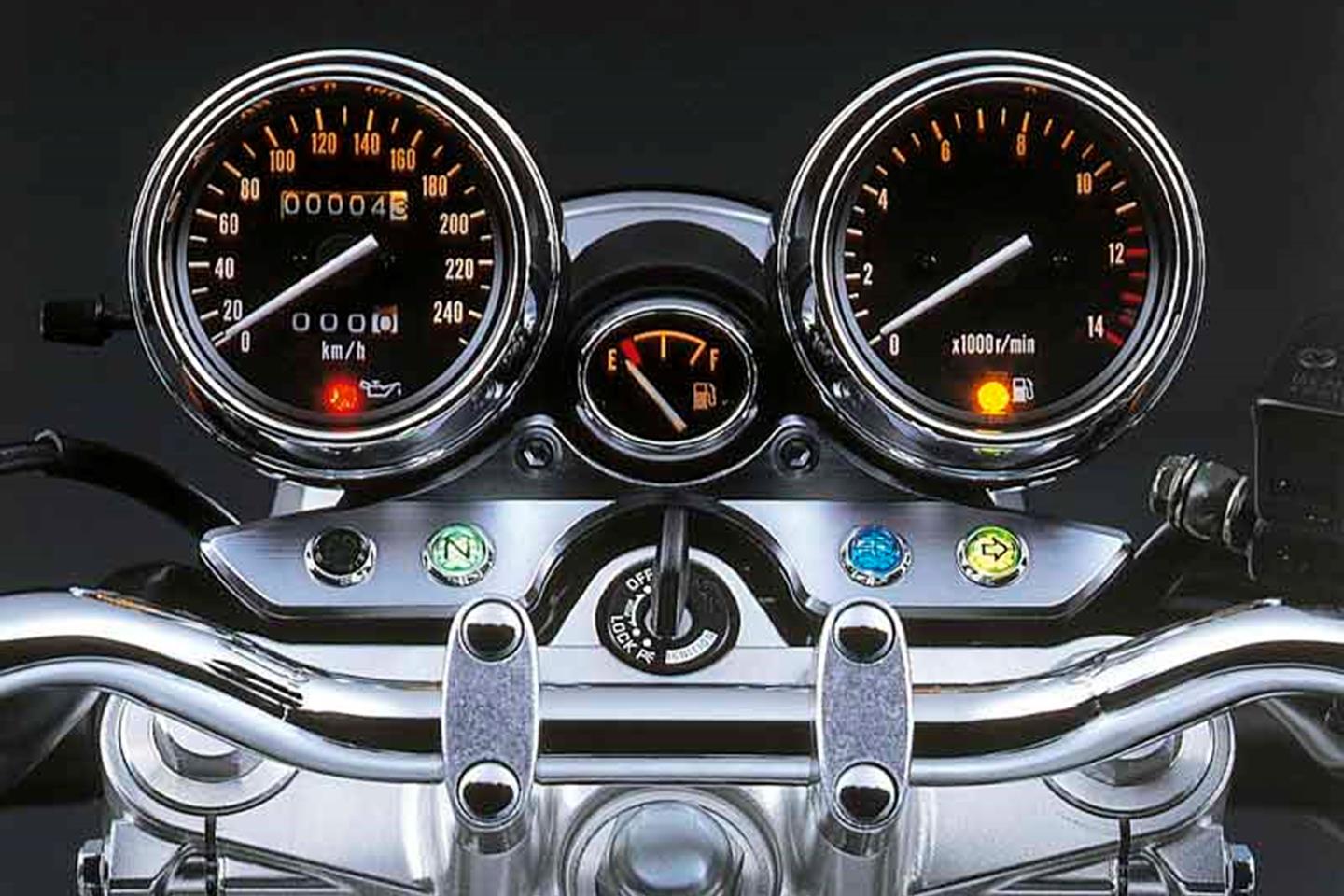 SUZUKI GSX750 (1997-2002) Review | Speed, Specs & Prices