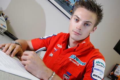 Leon Camier signs for Airwaves Ducati for 2008