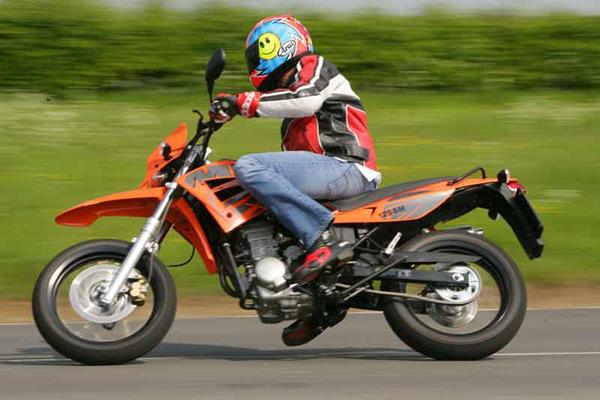 MZ SX125 motorcycle review - Riding