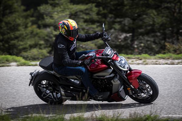 2025-on Ducati XDiavel V4 leaning into a bend