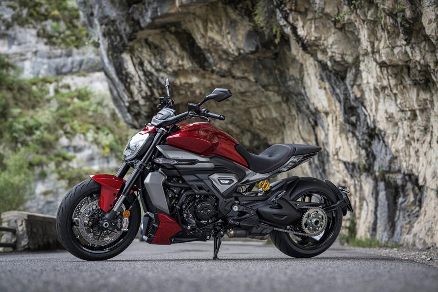 2025-on Ducati XDiavel V4 detailed shot of the left hand side