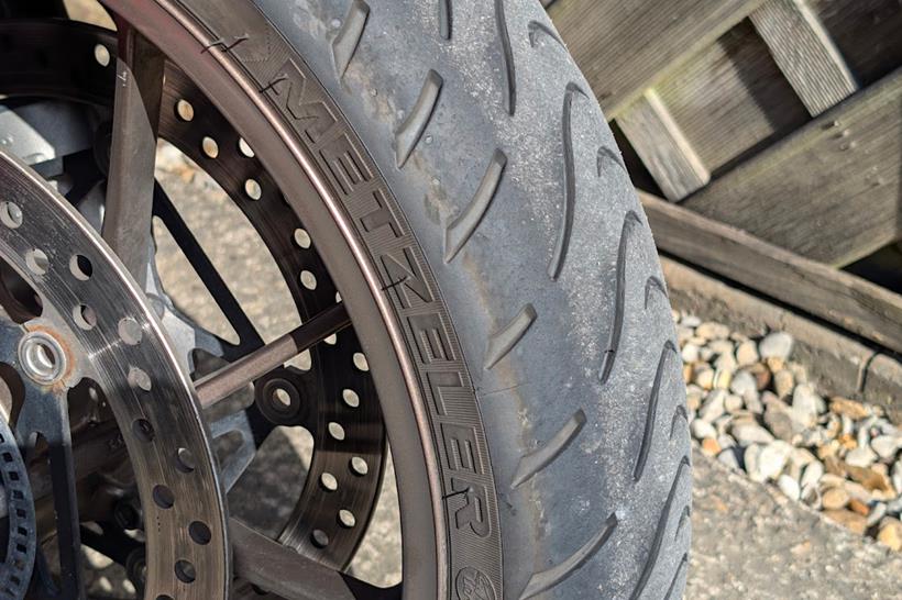 The Metzeler Roadtec 01 rubber is faring well so far