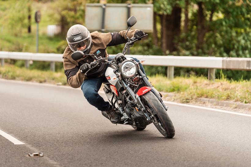 Yamaha XSR125 cornering on road