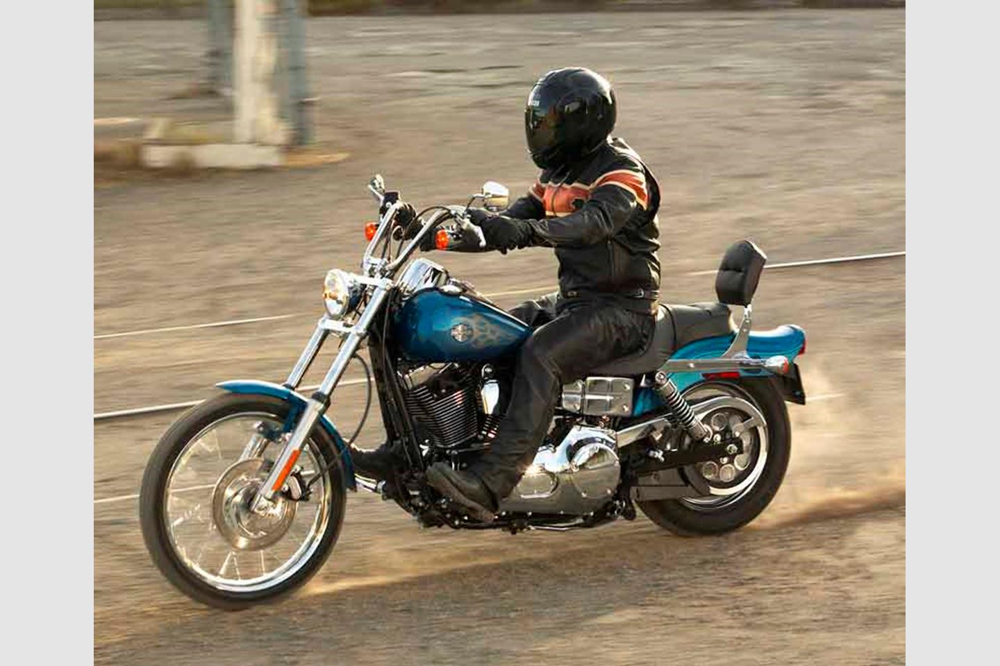 Harley Davidson Dyna посадка