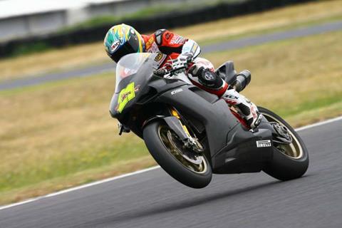 WSB Phillip Island: Bayliss sets early pace