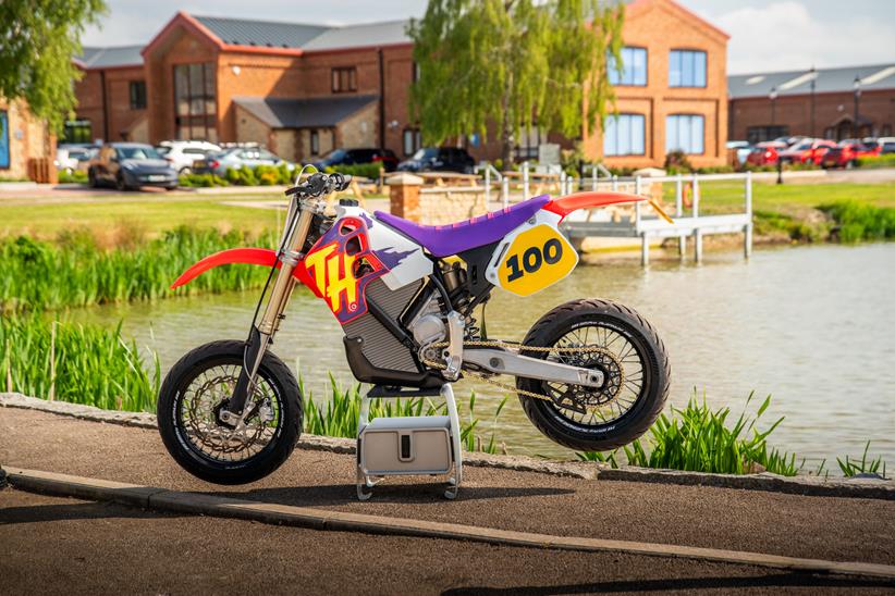 Thornton Hundred CR500 tribute right-side view