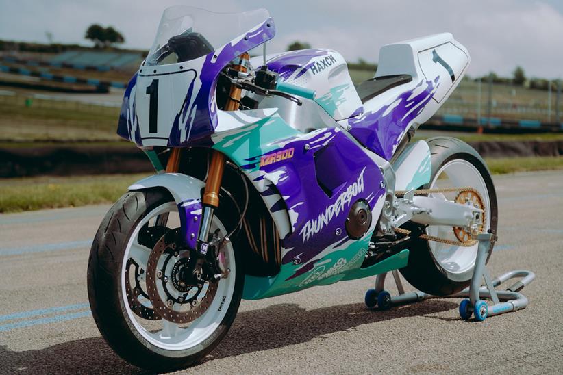 Yamaha XSR900 특별 건설은 1990 Superbike에 경의를 표합니다.
