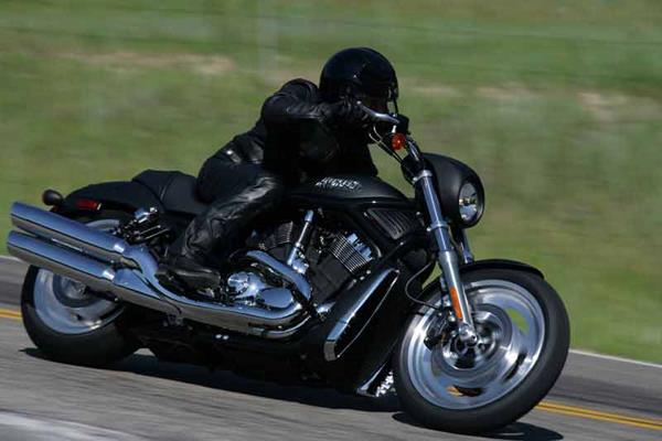 Harley-Davidson VRSCD Night Rod motorcycle review - Riding