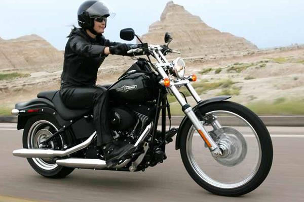 Harley-Davidson FXSTB Night Train motorcycle review - Riding