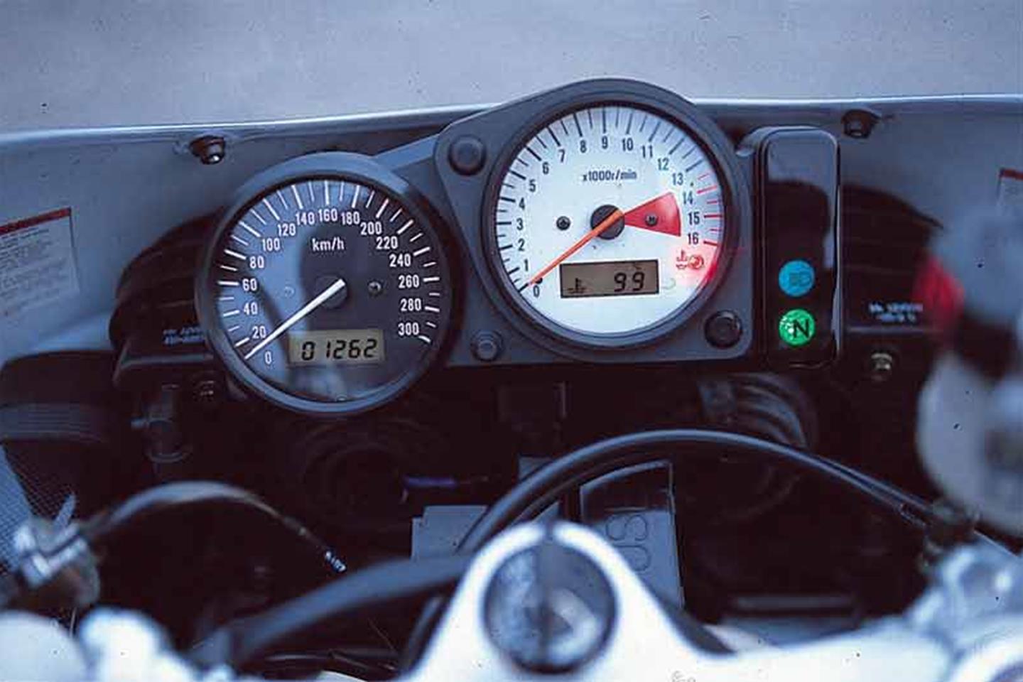 SUZUKI GSX-R750 (1996-1999) Review | Specs & Prices