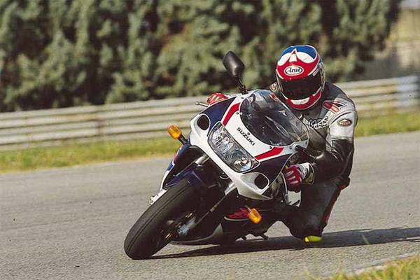 Suzuki GSX-R750 motorcycle review - Riding