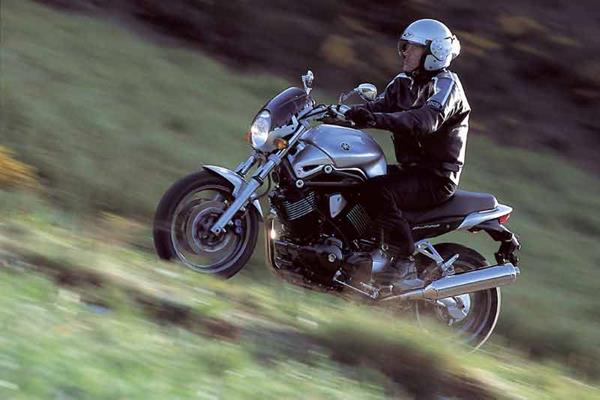 Yamaha BT1100 Bulldog motorcycle review - Riding