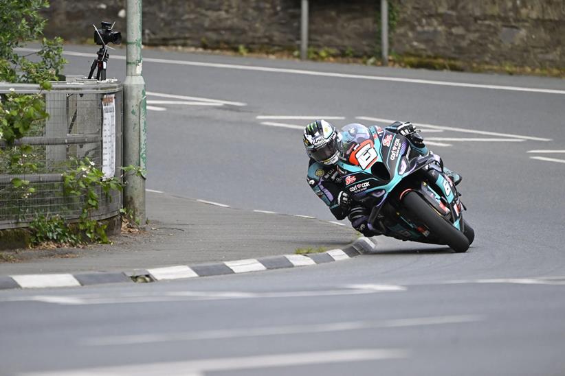 Michael Dunlop Corners على BMW M1000RR