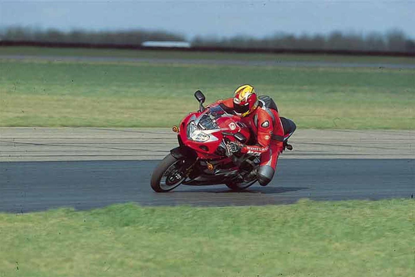 SUZUKI GSX-R1000 (2001-2002) Review | Specs & Prices SUZUKI GSX-R1000 (2001-2002) Review | Specs & Prices