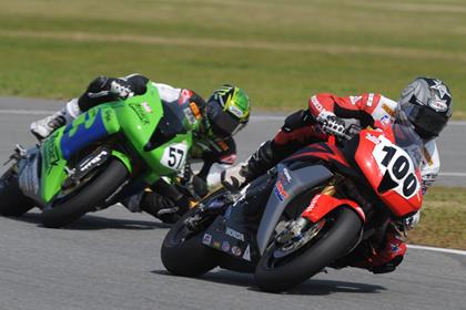 Britain's Neil Hodgson and Chaz Davies dominated qualifying for the Daytona 200