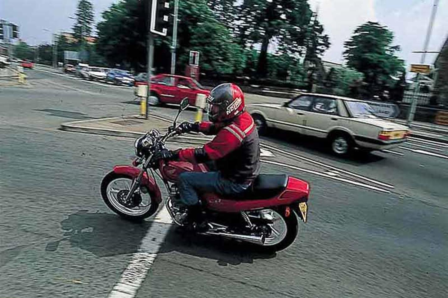 Honda CB250 (1992-2003) Review | Speed, Specs & Prices | MCN