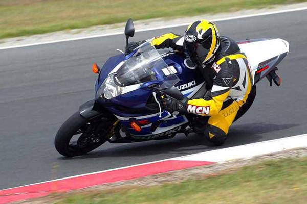 Suzuki GSX-R1000 motorcycle review - Riding