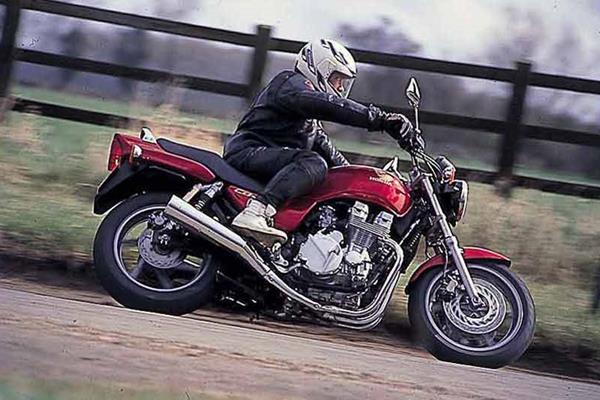 Honda CB750 F2 motorcycle review - Riding